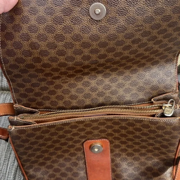 * GUC * Vintage Celine * - Picture 9 of 17